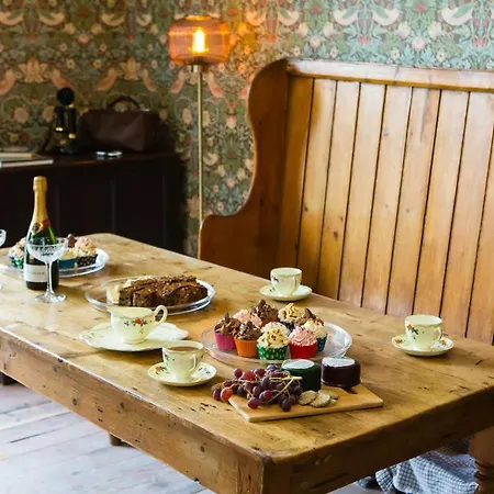 Skeldale House: 'All Creatures' Luxury Apartments in Yorkshire Dales-3